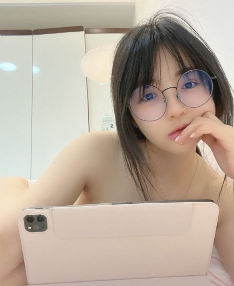 丰满岳乱妇三级高清电影_高清在线观看视频